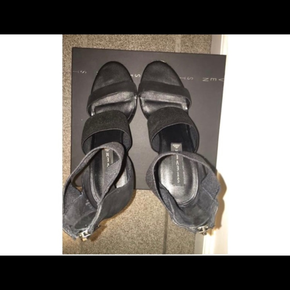 ‼️SOLD‼️ Steven Sienna Triple-Banded Sandal - Picture 5 of 8